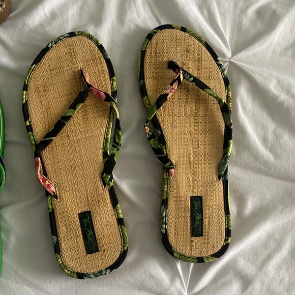 Vera Bradley Flip Flops 3 pair - Picture 2 of 8